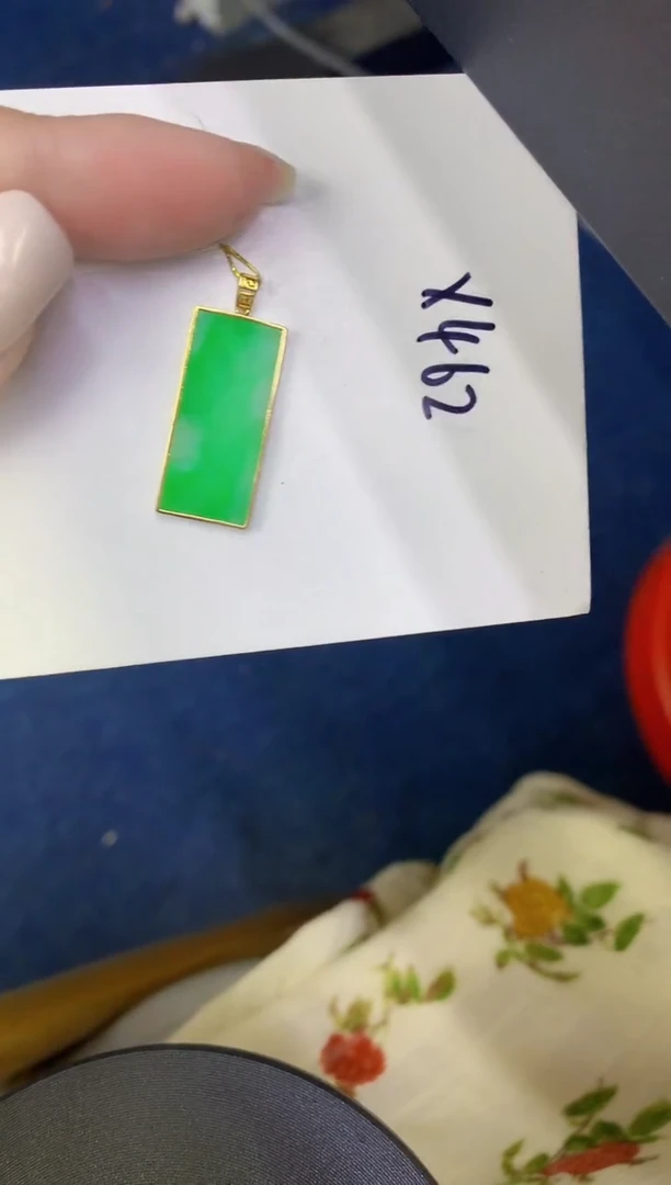 颈饰18K金镶嵌翡翠缅甸天然翡翠A货