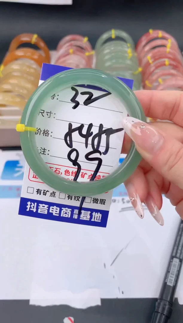 未镶嵌手镯石英质玉32