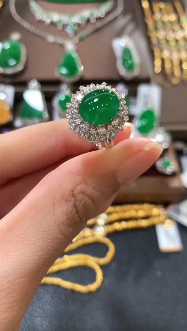 18K金镶嵌戒指翡翠J***?z164