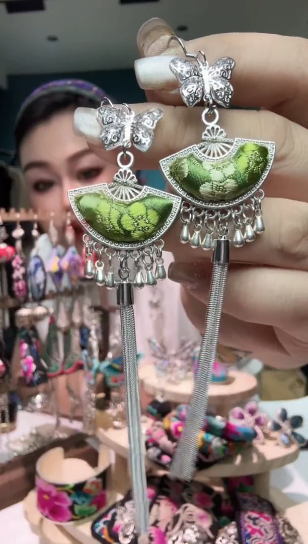 刺绣纯手工苗绣非遗耳环