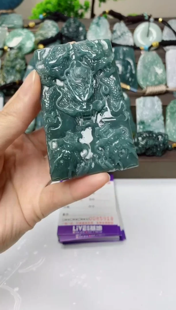 翡翠未镶嵌颈饰