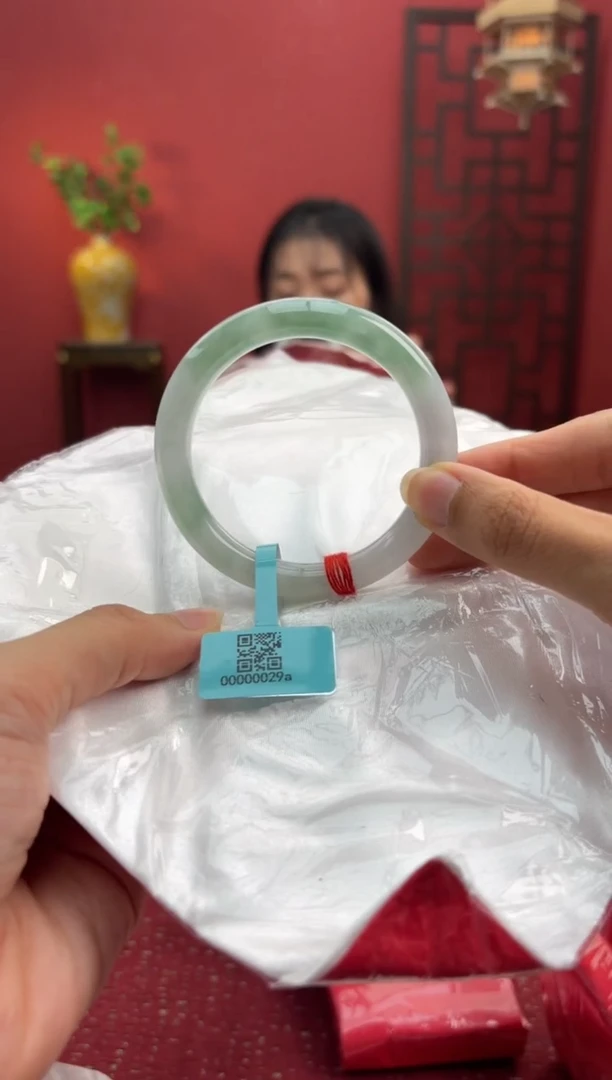 未镶嵌手镯（圆镯）翡翠翡翠手镯10