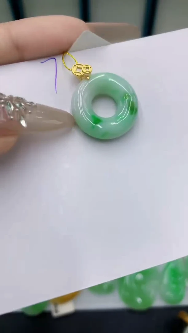 翡翠未镶嵌颈饰11111111111111