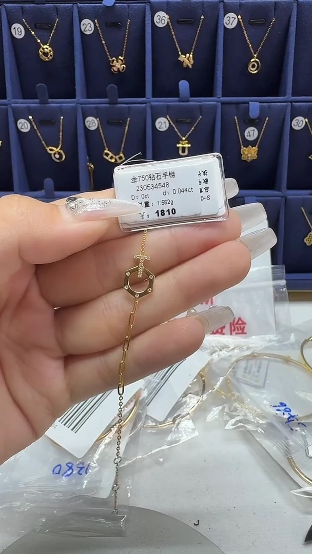 18K金镶嵌手镯钻石手链