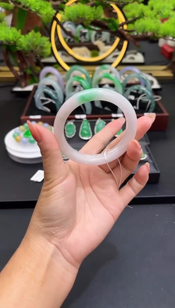 未镶嵌手镯翡翠手镯
