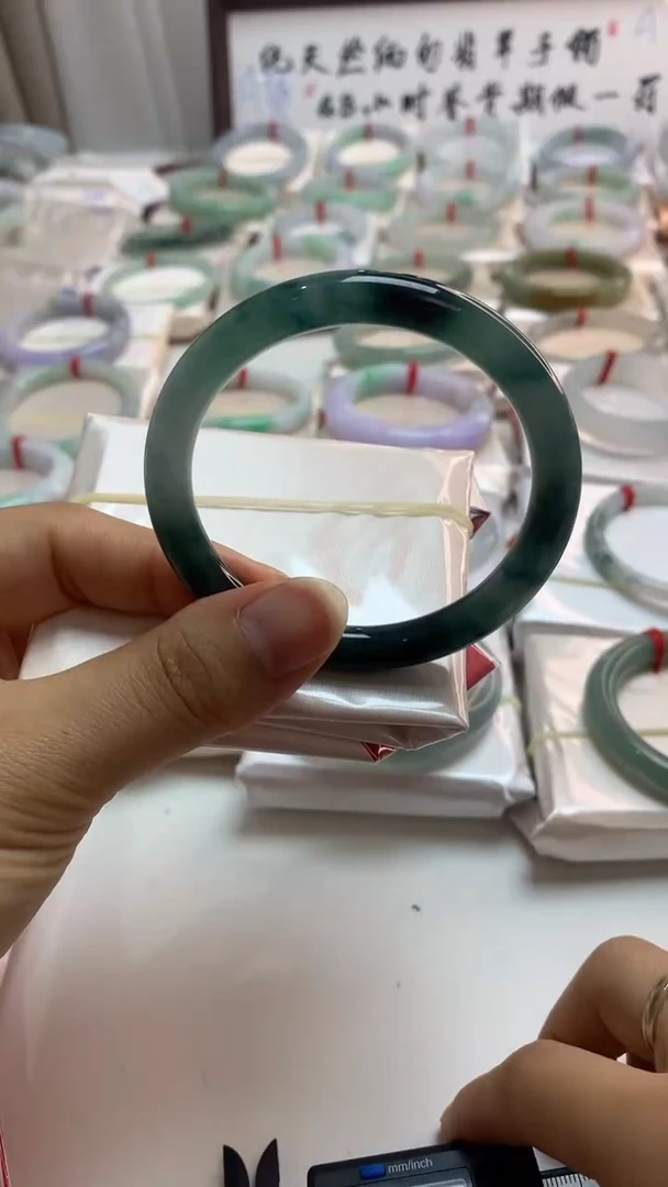 未镶嵌手镯翡翠54.8冰胶绿圆条