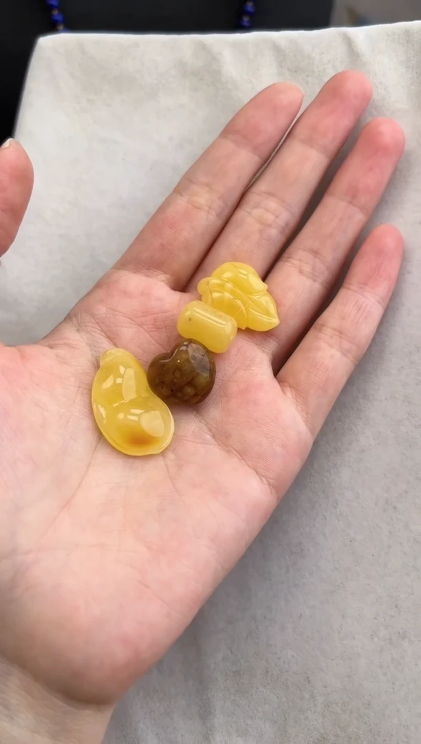 【闪购商品】琥珀裸石未镶嵌10118199-配饰四个