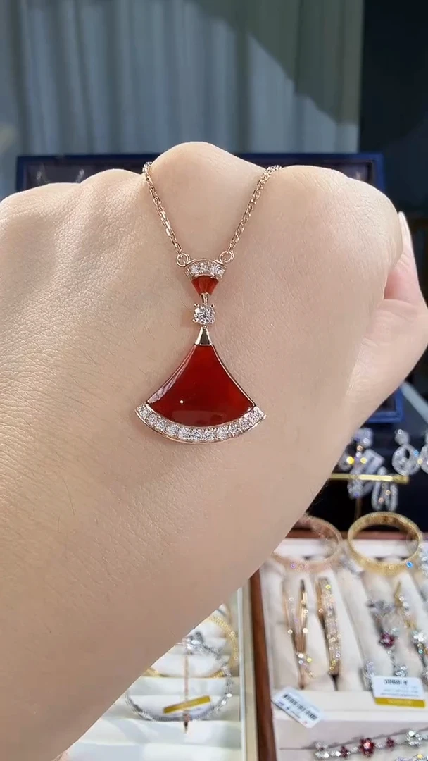 18K金镶嵌项链钻石扇形项链