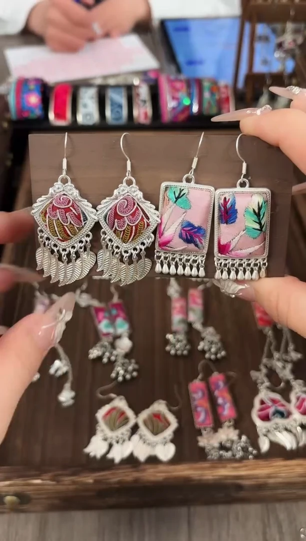 织绣民族风非遗老绣饰品514