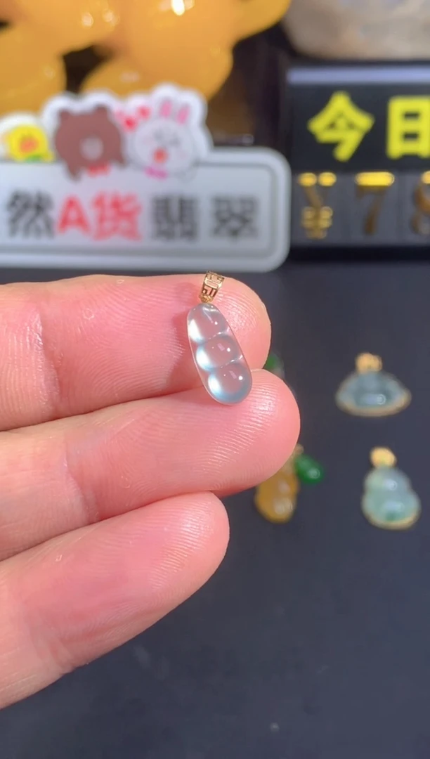 颈饰18K金镶嵌翡翠