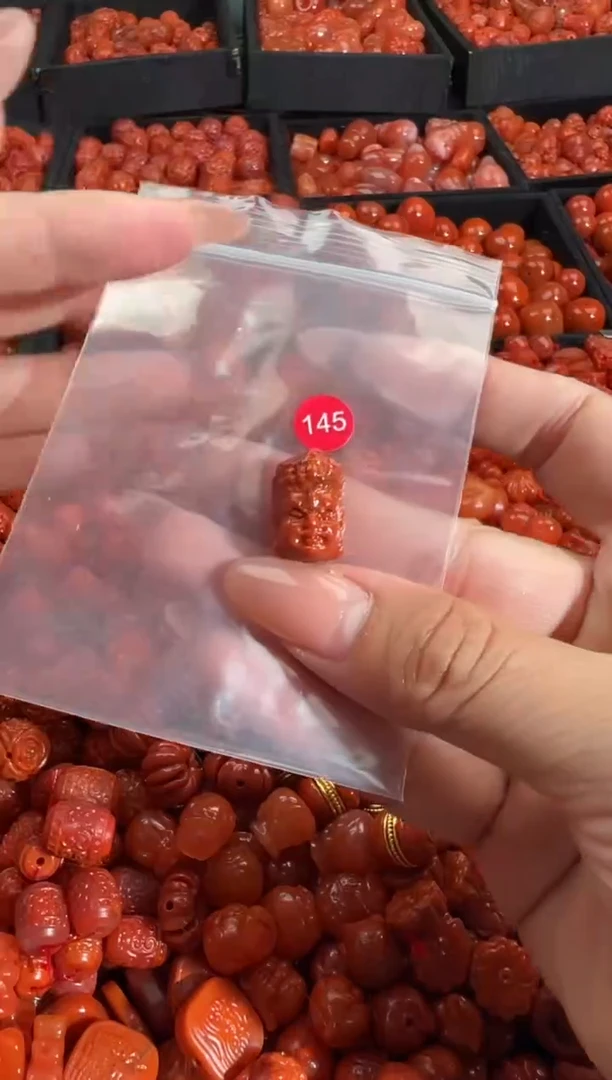 南红玛瑙未镶嵌颈饰1