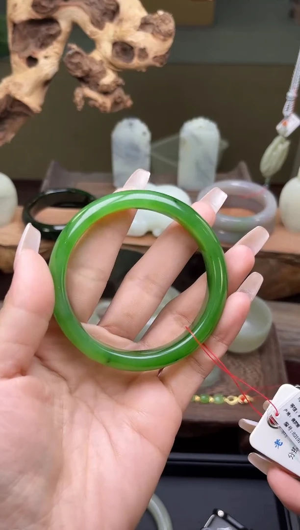 【闪购商品】和田玉手镯未镶嵌乌兰海苹果绿 57圈821914