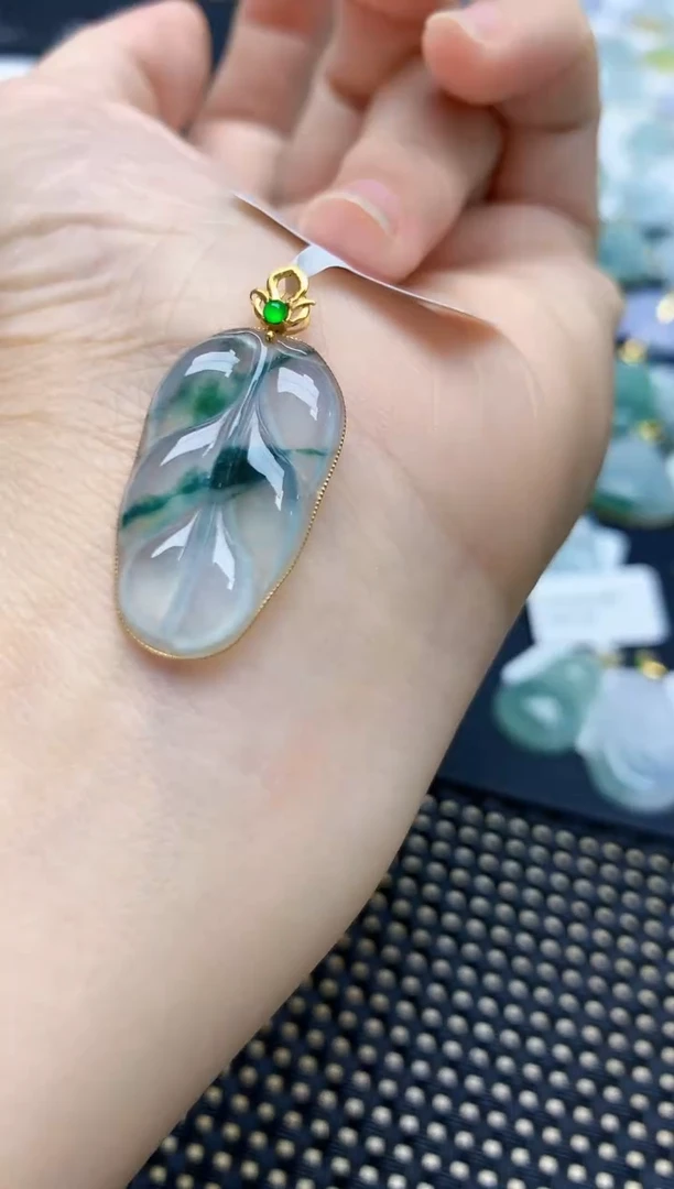 翡翠18K金镶嵌颈饰天然缅甸A货翡翠