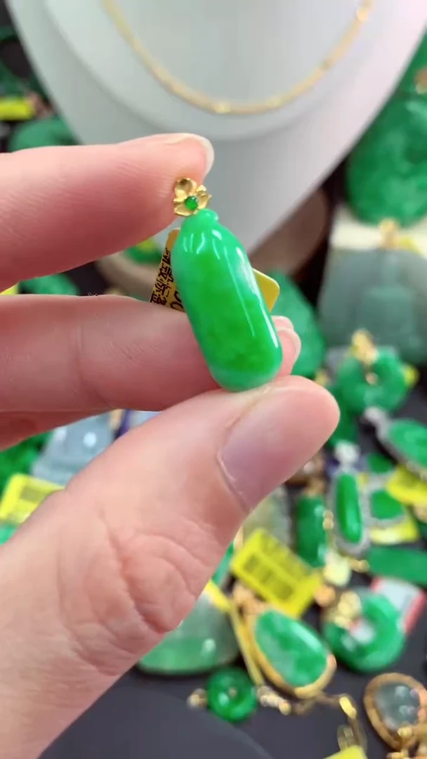 吊坠(不含链)18K金镶嵌翡翠天然缅甸翡翠A货