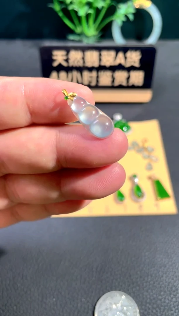 颈饰18K金镶嵌翡翠翡翠