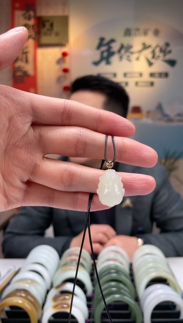 【闪购商品】和田玉颈饰18K金镶嵌貔貅吊坠一件