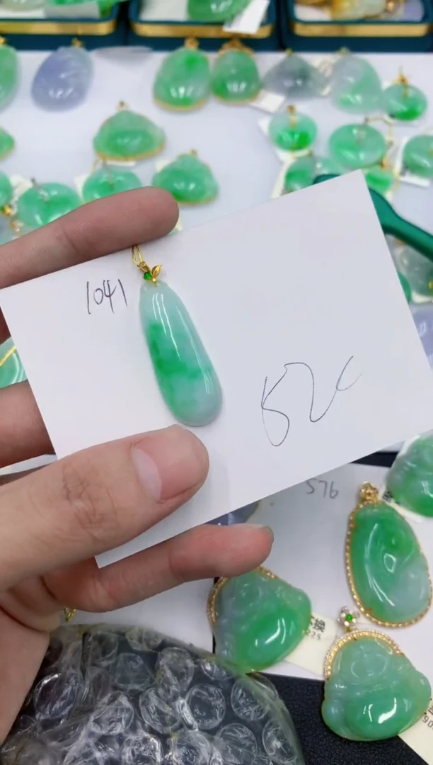 颈饰18K金镶嵌翡翠1111111