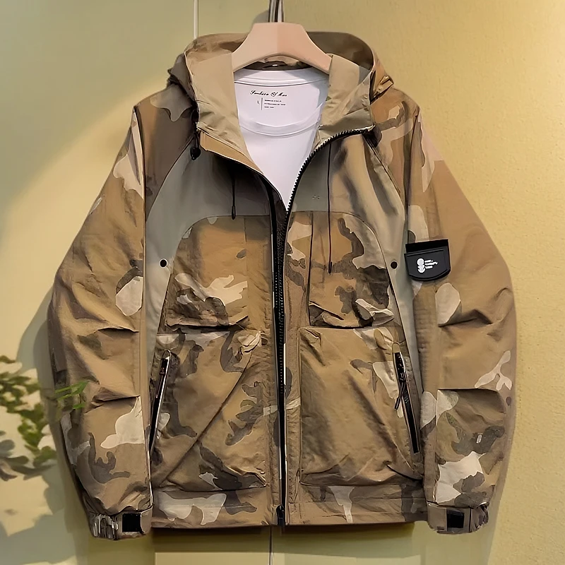 工装迷彩连帽冲锋衣痞帅外套男韩版潮流时尚百搭休闲夹克春秋装潮