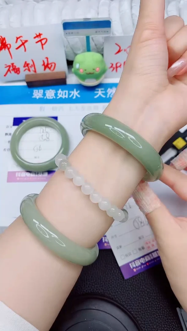 石英质玉手镯未镶嵌A176-58.6