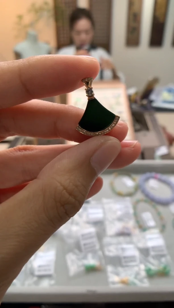 颈饰18K金镶嵌翡翠花件