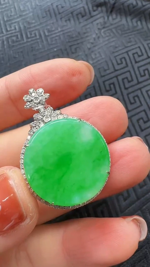 【闪购商品】翡翠吊坠(不含链)18K金镶嵌吊坠