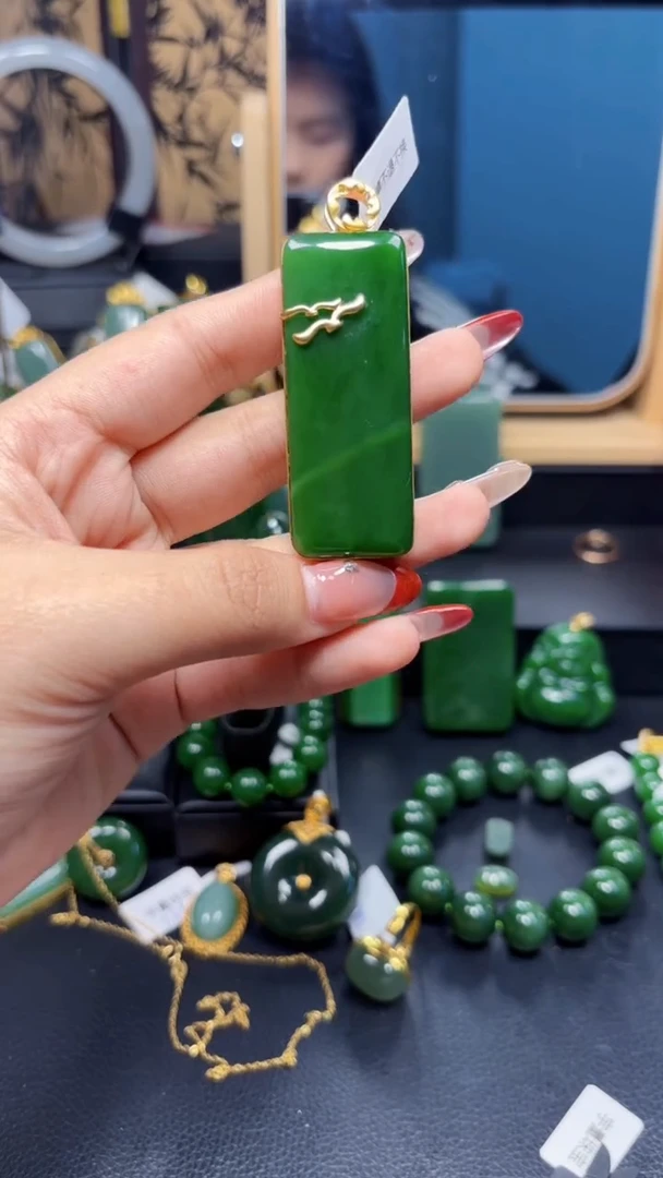 【闪购商品】和田玉（碧玉）吊坠(赠链)18K金镶嵌1