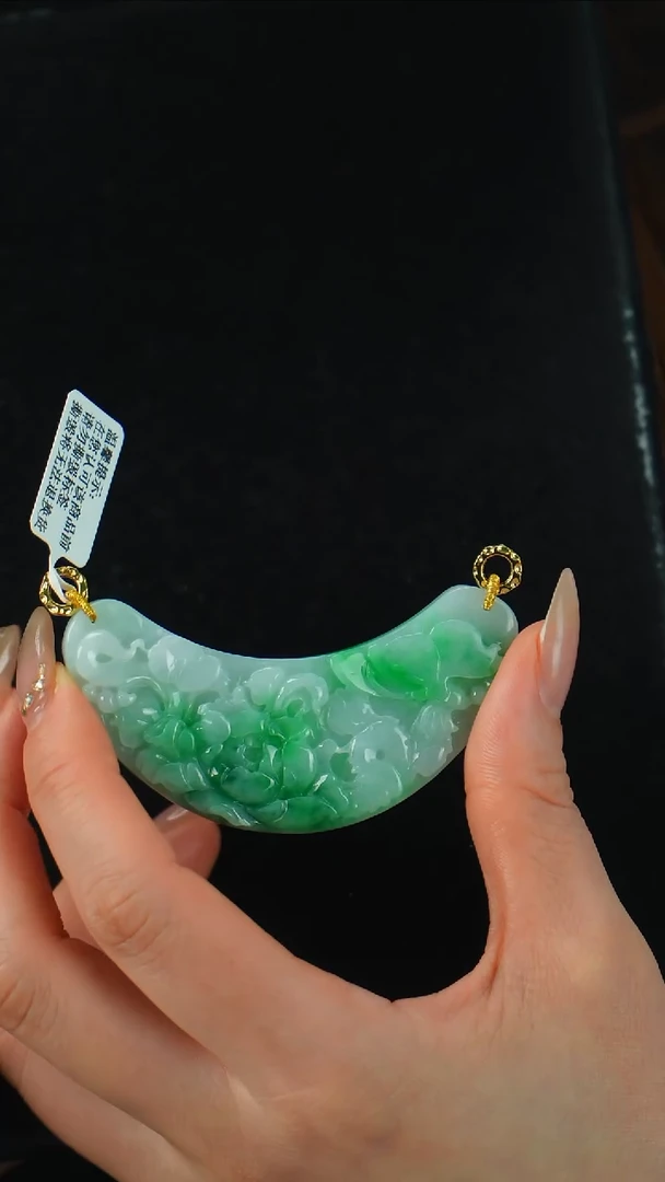颈饰未镶嵌翡翠蝶恋花