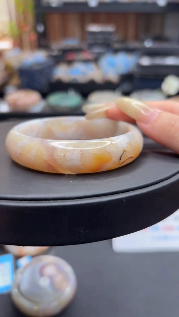 未镶嵌手镯石英质玉C164(62圈)