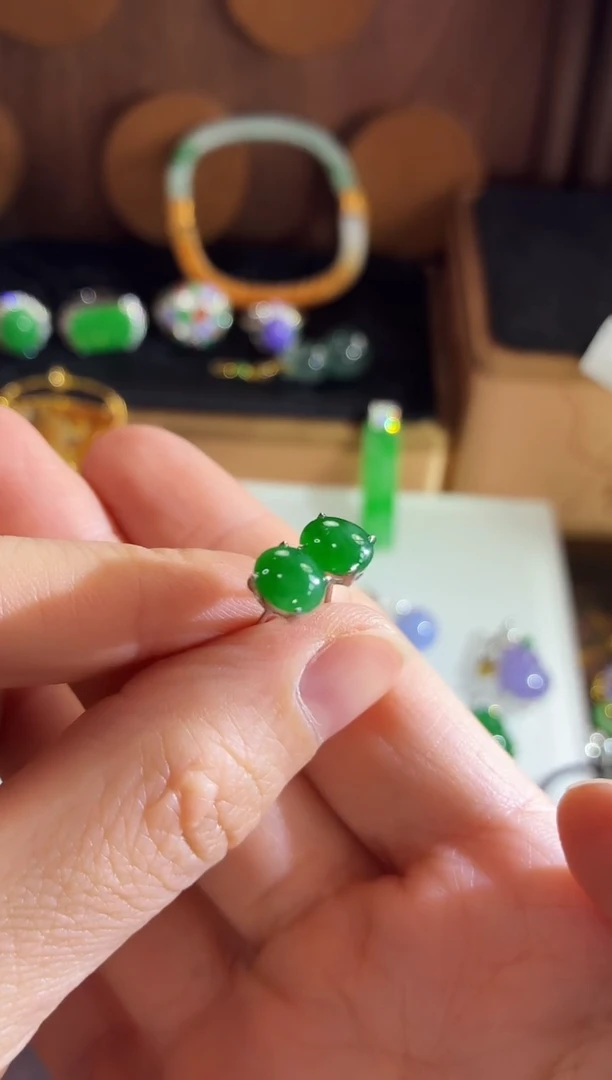 18K金镶嵌翡翠耳饰耳饰