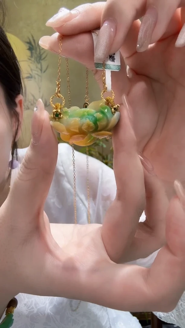 翡翠未镶嵌颈饰吊坠