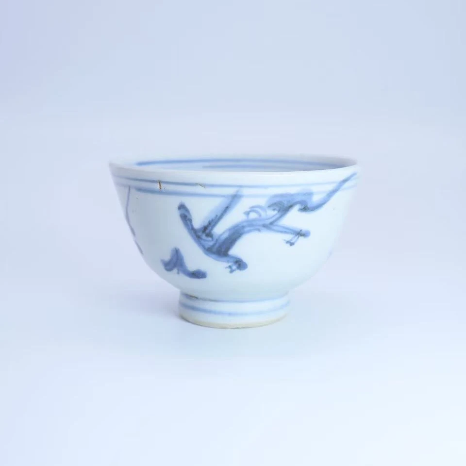 23: 清康熙螭龙纹茶杯