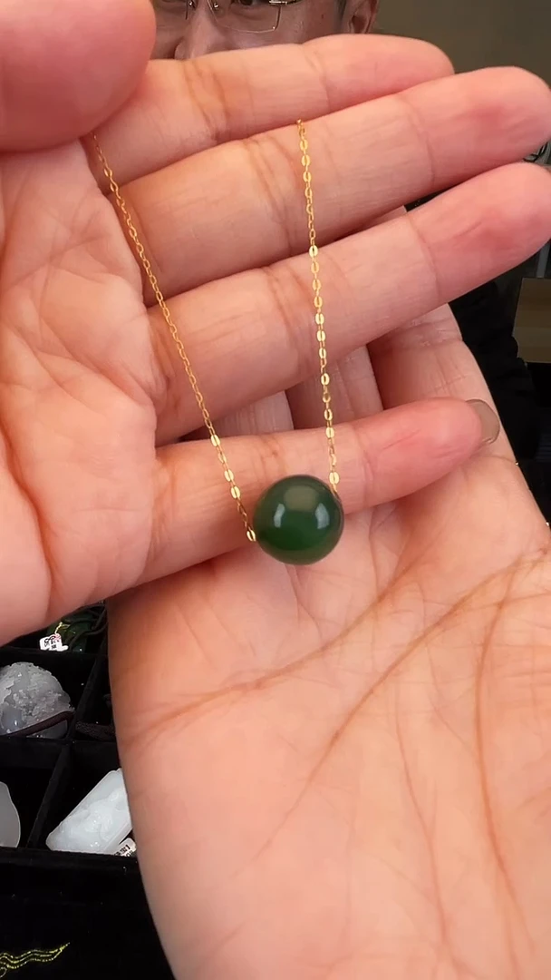 颈饰18K金镶嵌和田玉卡12单珠