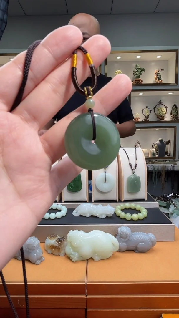 颈饰未镶嵌和田玉苏