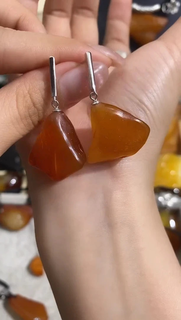 未镶嵌琥珀裸石似玉