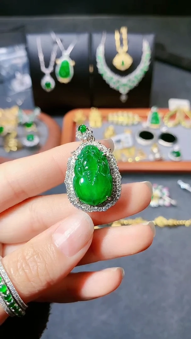 【闪购商品】翡翠吊坠(赠链)银S925镶嵌吊坠