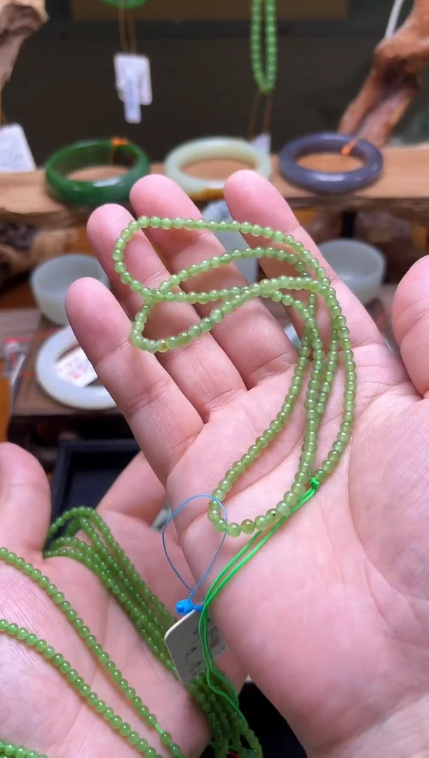 吊坠(不含链)未镶嵌和田玉卡3+乌兰海苹果绿 项链 多样性发一