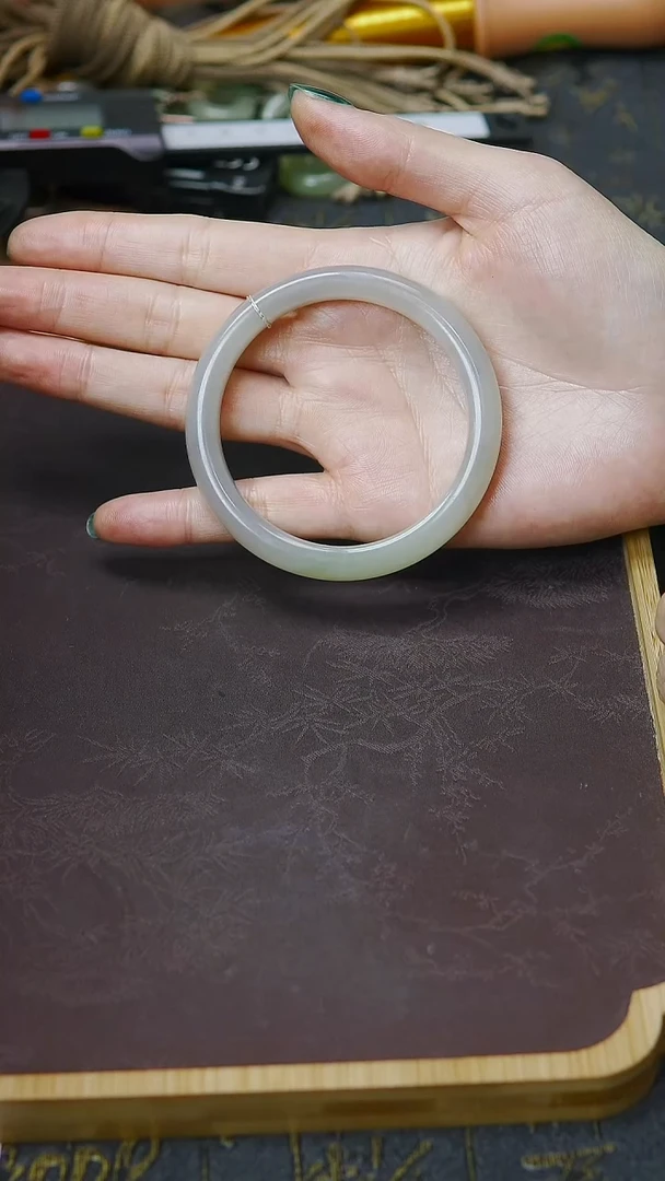 未镶嵌手镯和田玉57+圈口 三彩翠青手镯