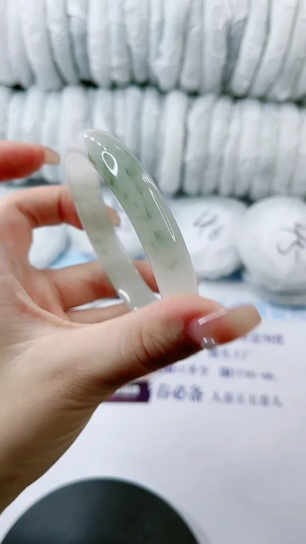 【闪购商品】石英质玉手镯未镶嵌0246515392-63多样性发货