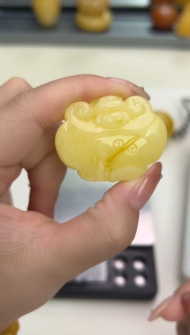 裸石琥珀未镶嵌R****?琥珀蜜蜡吊坠
