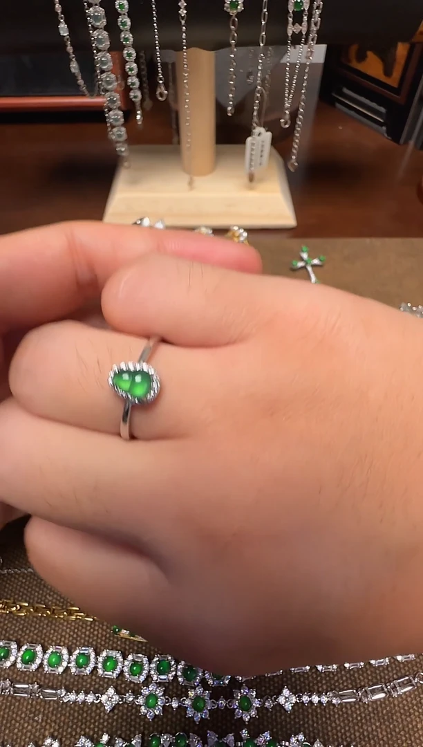 银S925镶嵌戒指翡翠小葫芦戒指