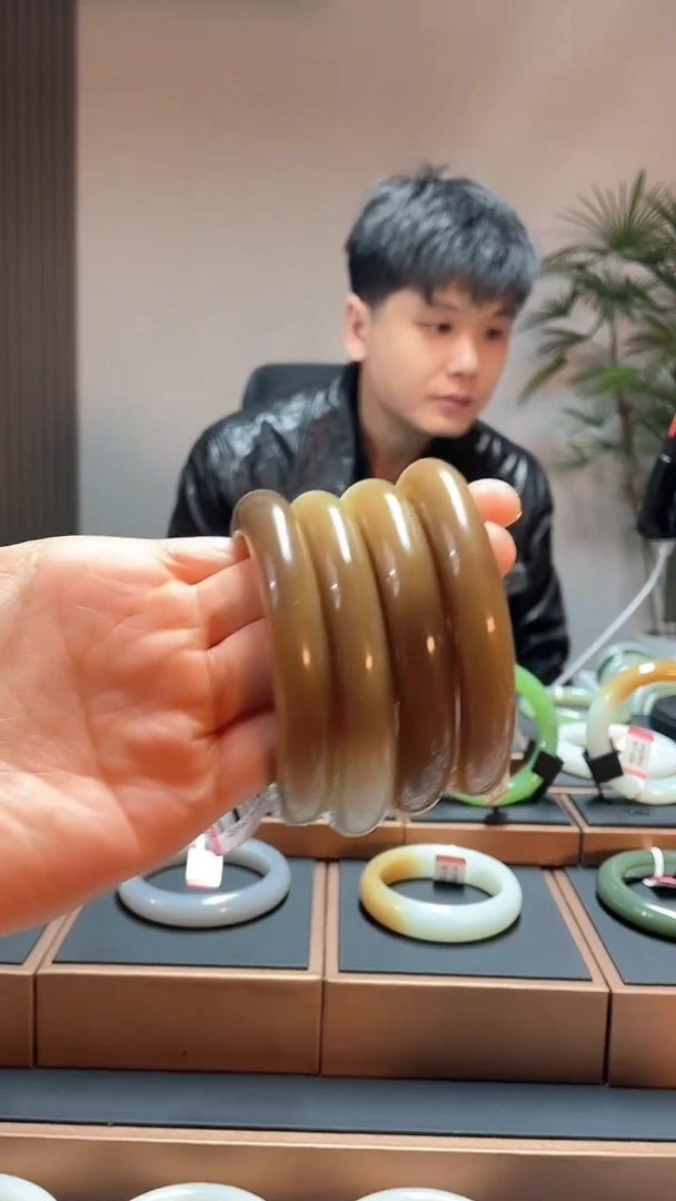 【闪购商品】和田玉手镯未镶嵌糖白53-58多样性发一