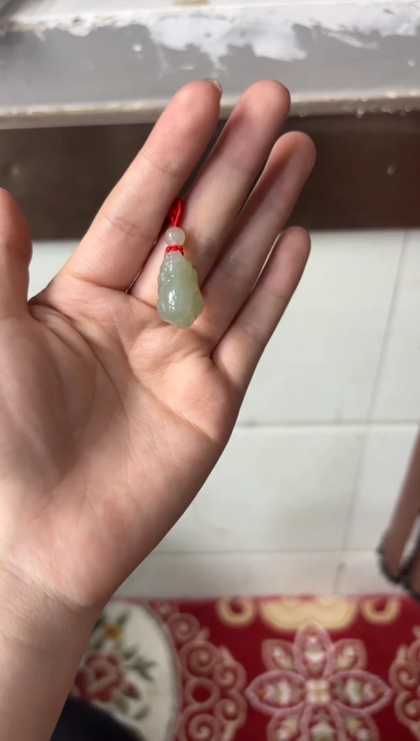 【闪购商品】和田玉吊坠(赠链)未镶嵌且末微色差近矿貔貅