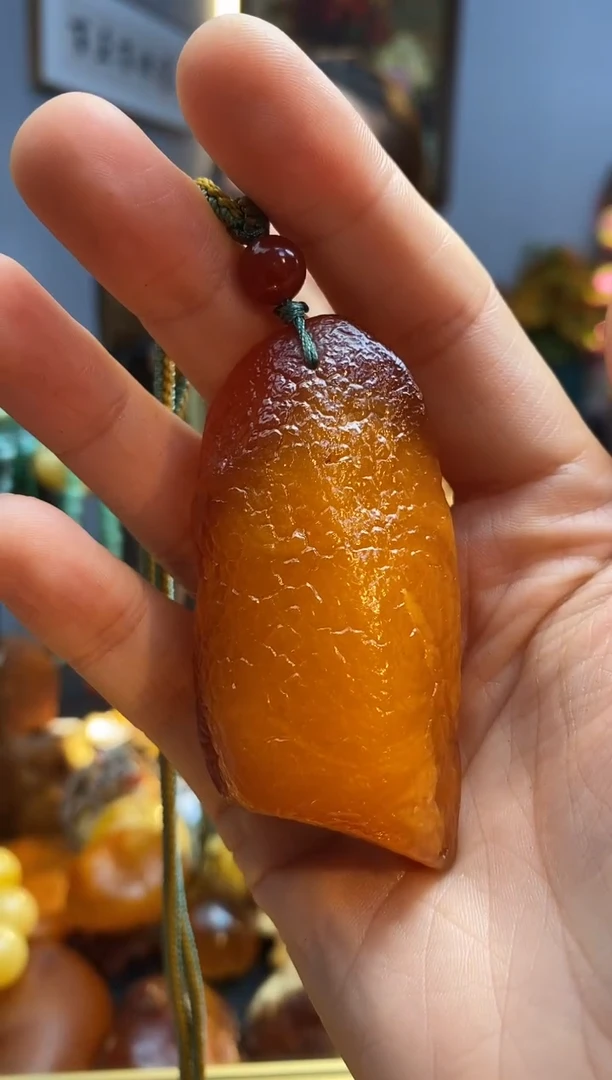 未镶嵌颈饰琥珀吊坠