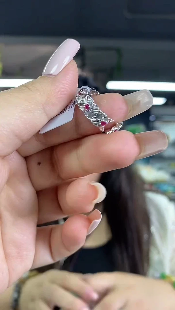 戒指未镶嵌红宝石多样性发其一颜色微差