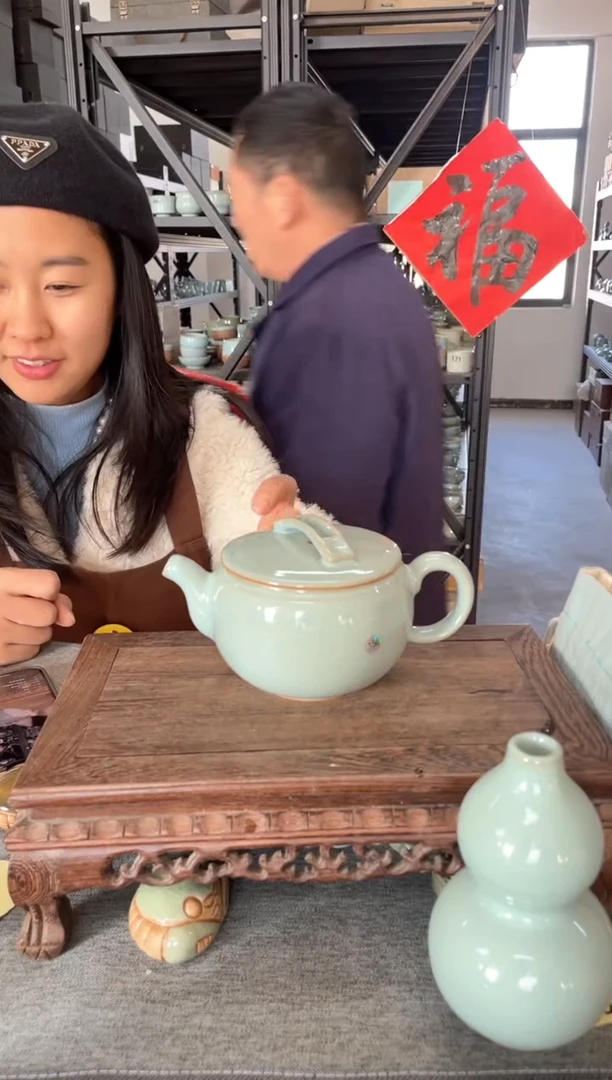 【闪购商品】瓷片微瑕天青大汉鼓壶。。。