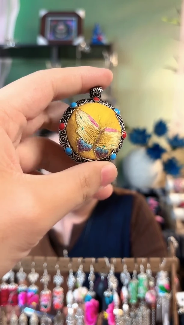 彩云南阁非遗老绣饰品719*游戏