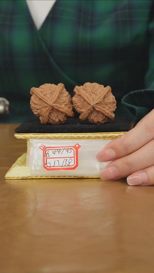把件文玩核桃红狮子头四棱
