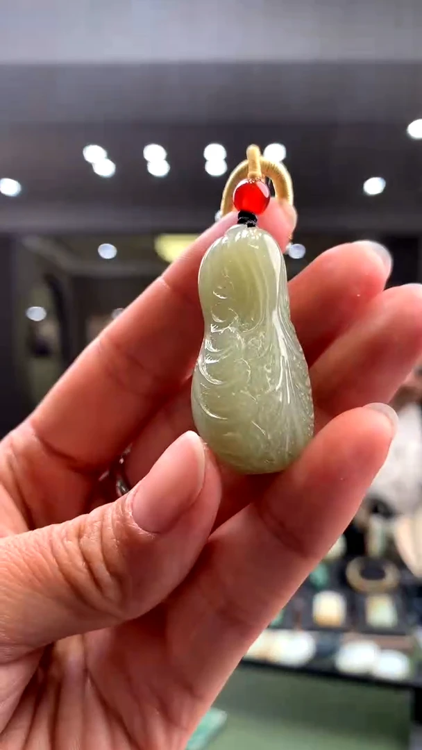 颈饰未镶嵌和田玉挂件