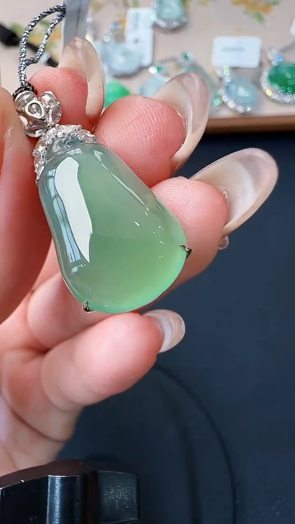 翡翠18K金镶嵌吊坠(不含链)26