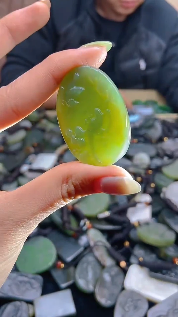 颈饰未镶嵌和田玉1